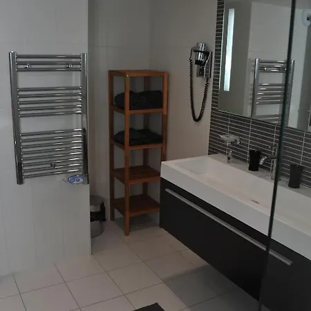 De La Mare 3*